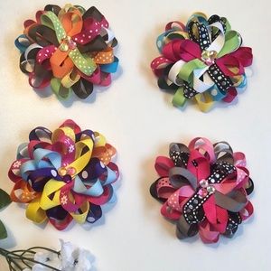 Girls ribbon bows. 8 individual bows